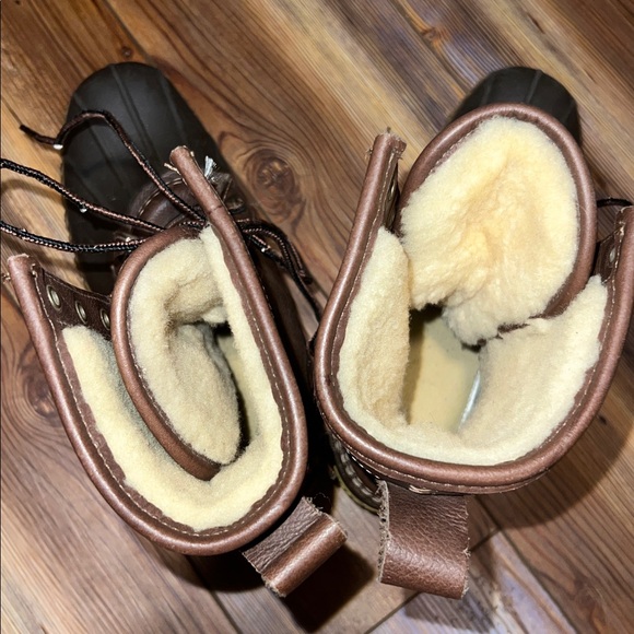 L.L. Bean Women's Bean Boots, 10" Shearling-Lined size 7 - Picture 9 of 11